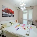 Top Center Retreat, Close To Main Street, Free Parking