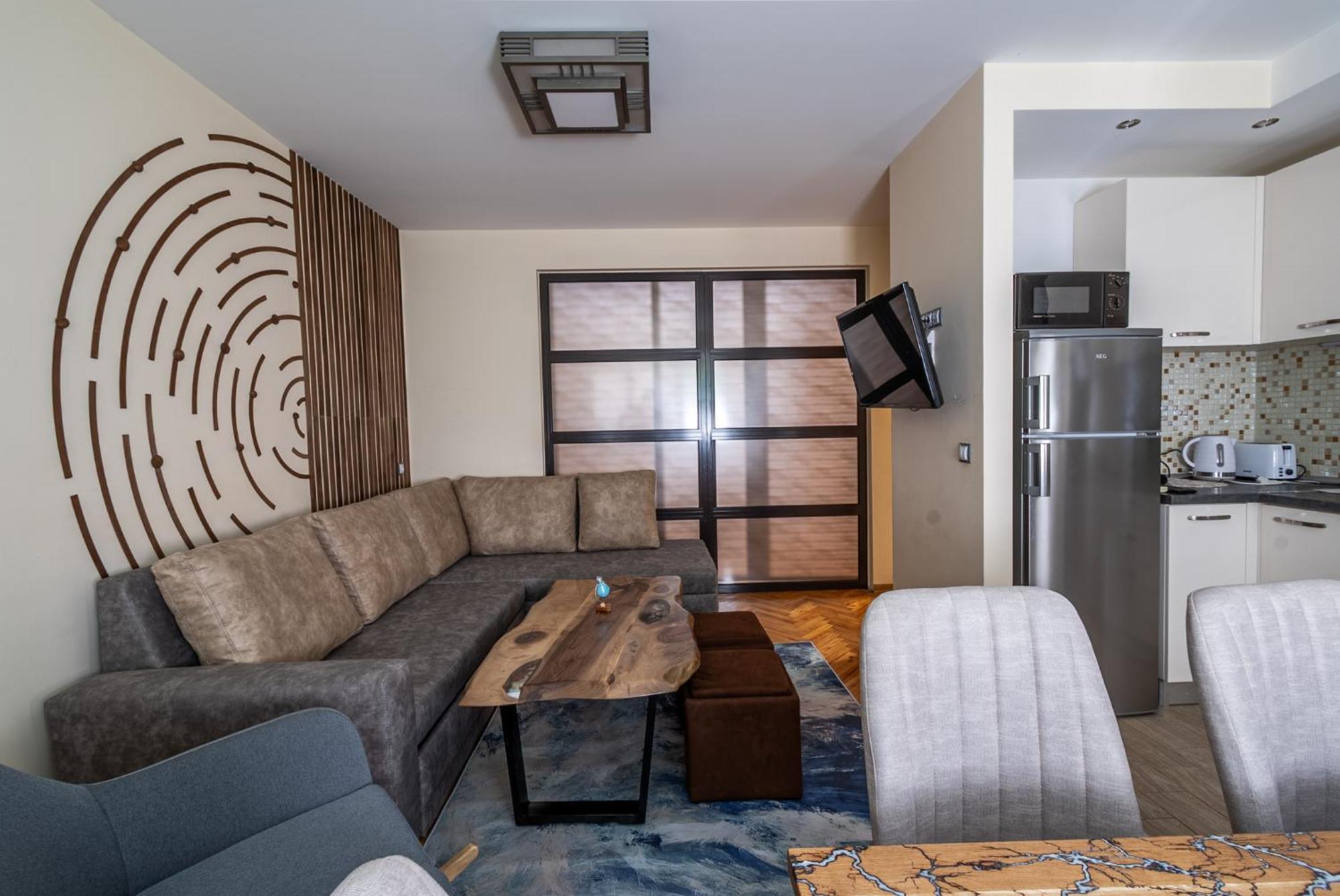 Apartment Center Retreat, Close To Main Street, Free Parking *
